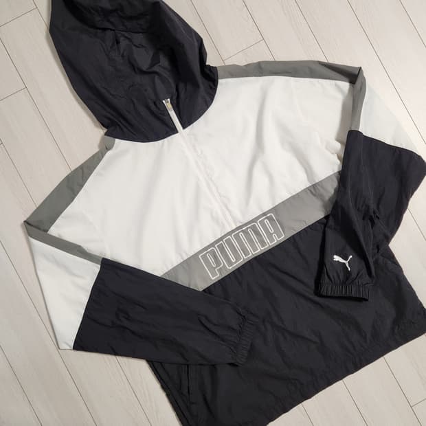 푸마 아노락 우븐 바람막이 사이즈L

사용감 거의 없어요
오염하자없이 깨