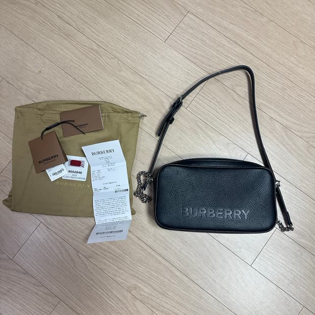 버버리 로고 카메라 크로스백 스몰사이즈 블락 거의새것 판매