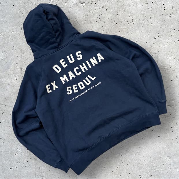 [L] 데우스 엑스 마키나 서울 네이비 스웻 후드티 C586