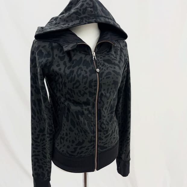 LULULEMON leopard hooded zip-up