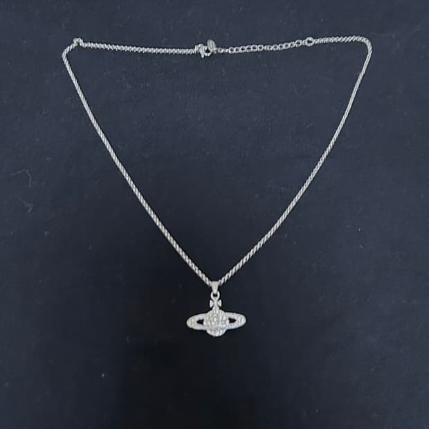 비비안웨스트우드 바스 릴리프 목걸이 펑크 고스 나나