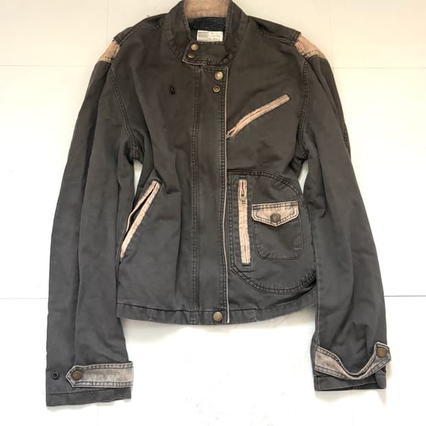 • charcoal neck buckle jacket