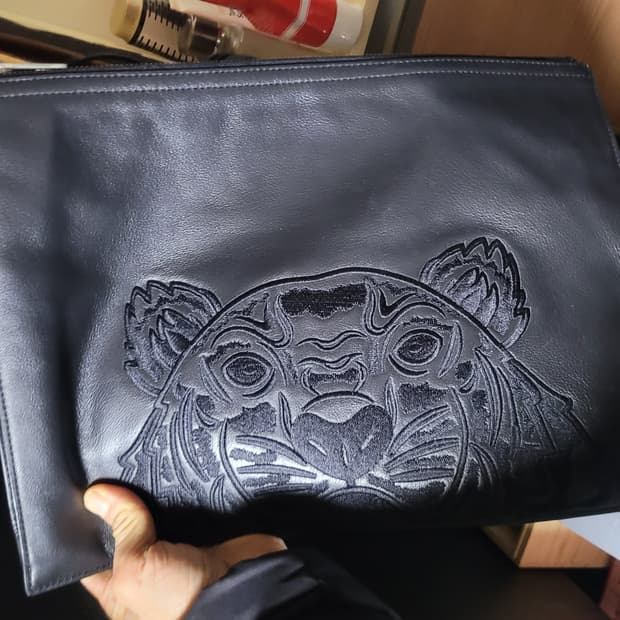 겐조 가죽 클러치