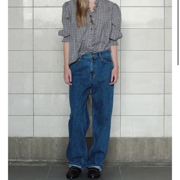 비아플레인 프릴 체크 블라우스 그레이