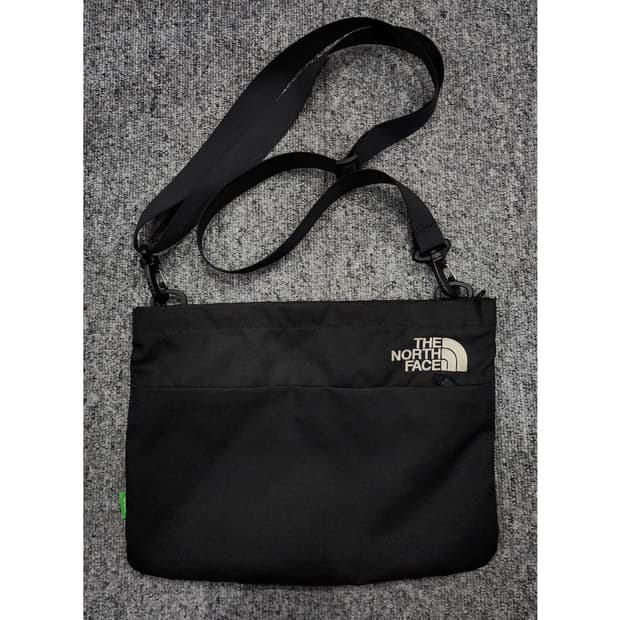 노스페이스 슬림 크로스백 가방 공용