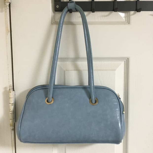 파스텔 블루 가죽 숄더백