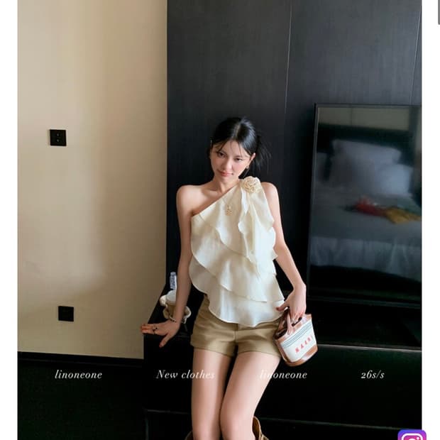 원숄더 장미 블라우스