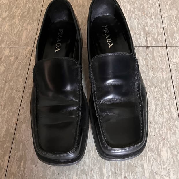 90 프라다 스퀘어토 로퍼