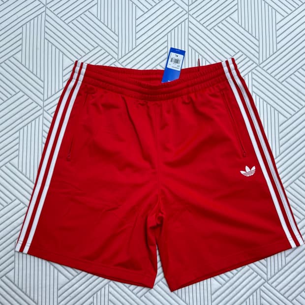 아디다스 파이어버드 쇼츠 XL 팝니다.