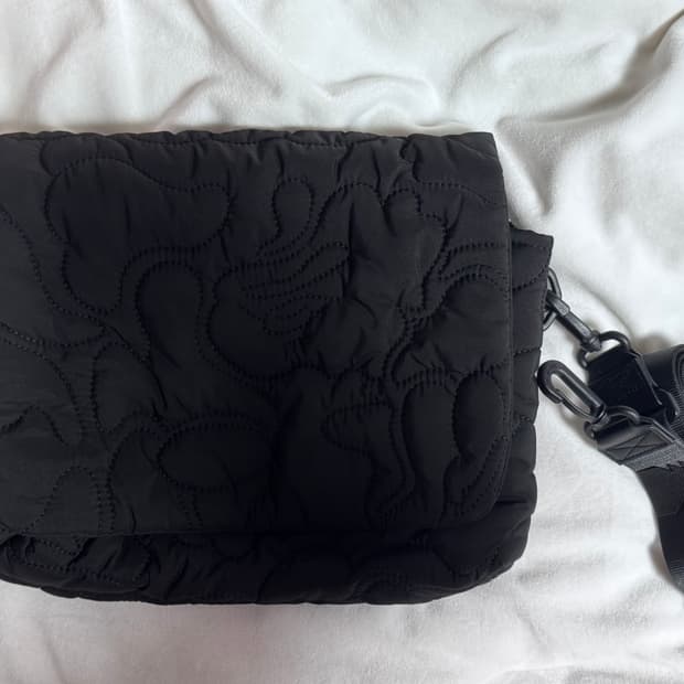 베이프 라인 카모 퀼팅 숄더백