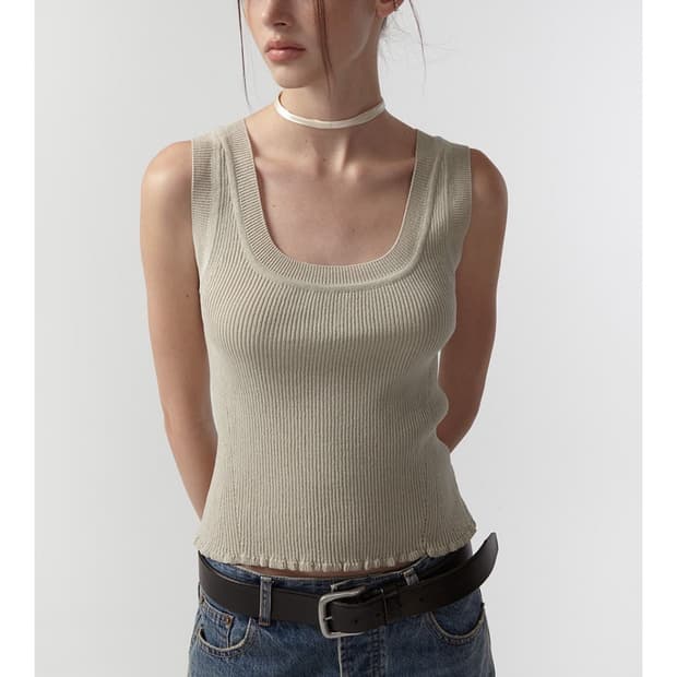 이안 조. FRILL SLEEVELESS KNIT 새상품