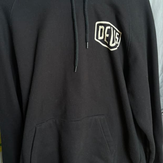 데우스 엑스 마키나 서울 컬리지 어드레스 후드 블랙 m