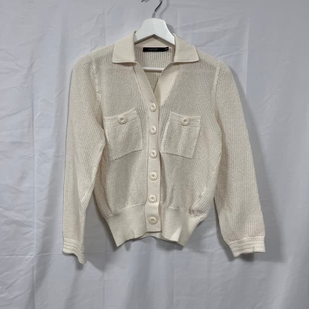 질스튜어트 카라 니트 가디건