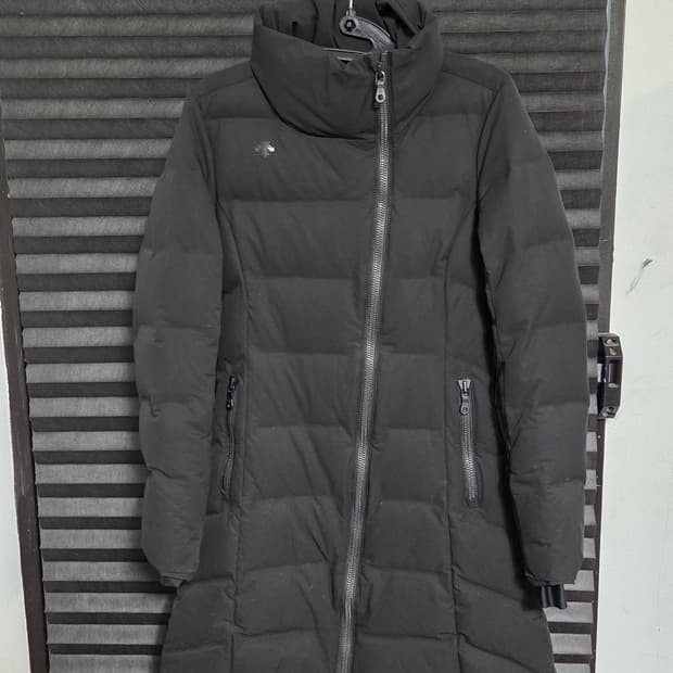 [데상트] 덕다운 하프롱패딩 판매합니다.