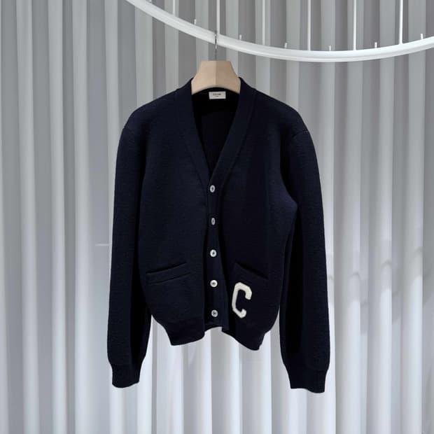 M / 셀린느 컬리지 로고 울 브이넥 가디건 / 미사용