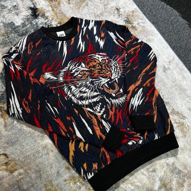 ZARA 타이거 스웻셔츠