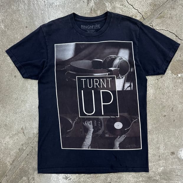 TURNT UP 반팔 티셔츠