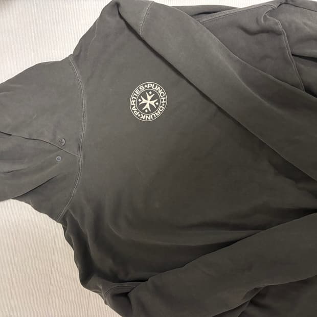 펀치드렁크파티즈 후드티 차콜