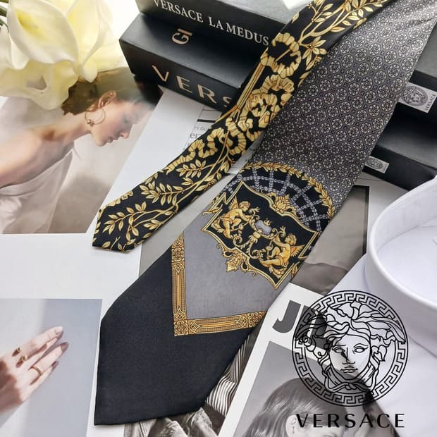 지안니 베르사체 실크 바로크 패턴 넥타이 9.5cm B등급 A18725
