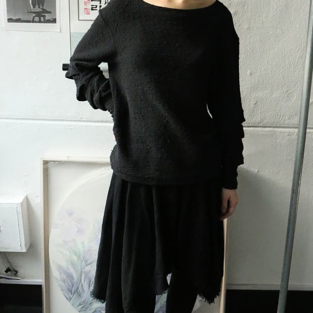 토가 아카이브스 블랙 러플 니트 탑 