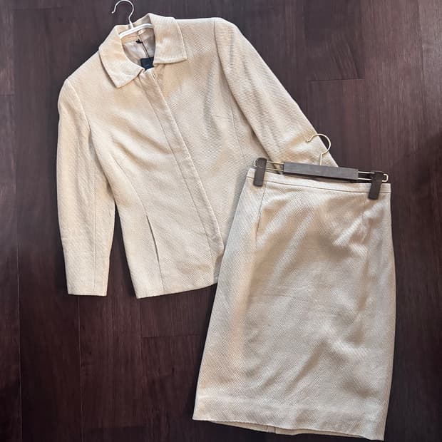 버버리 샌드베이지 스커트 투피스 정장 셋업