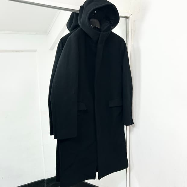 프라다 패디드 후드 울 롱코트