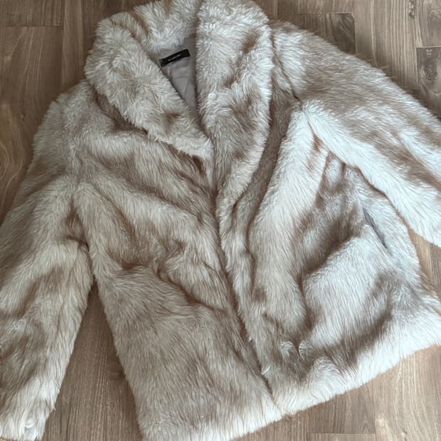 (새상품) 애즈유아 벨티드 코지 퍼 자켓 베이지