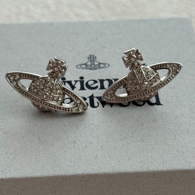 비비안웨스트우드 귀걸이 실버