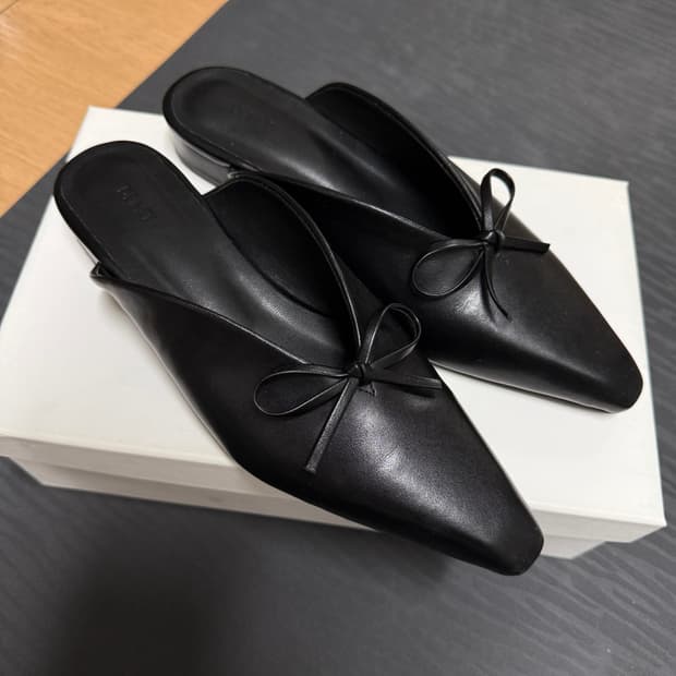 다이닛 리본 스틸레토 뮬 블랙 245