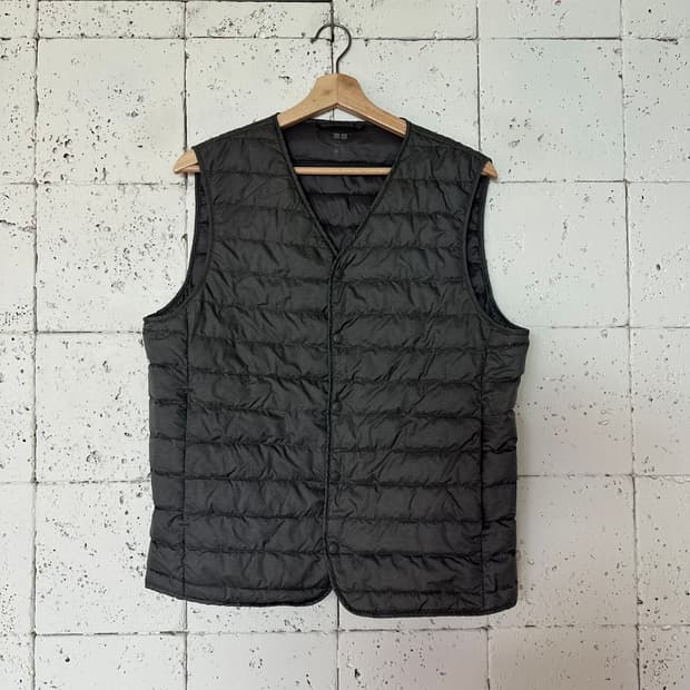 L 유니클로 경량 패딩조끼 회색