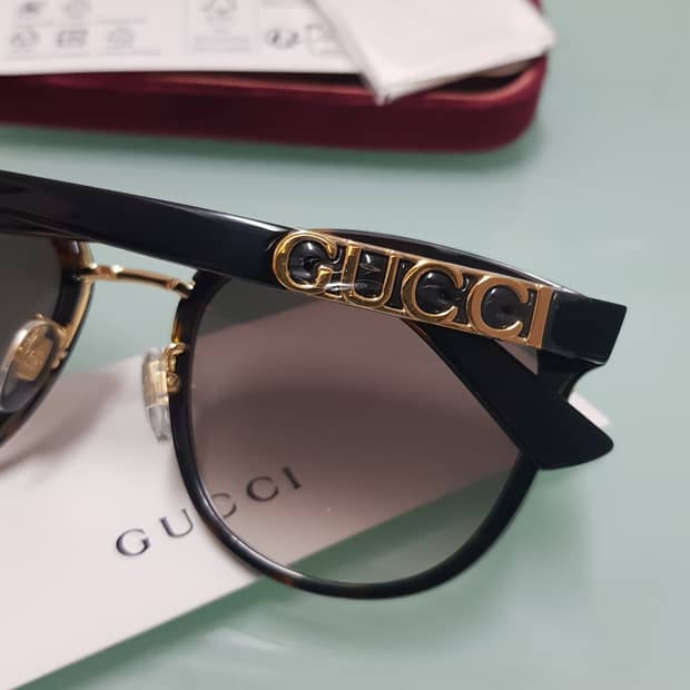새상품)GUCCl 금장빅로고 브라운선글라스