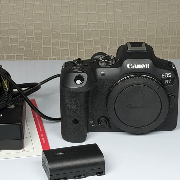 캐논 EOS R7 미러리스 카메라 바디