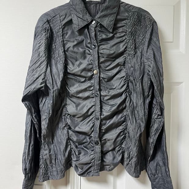 AKITZUKI 플리츠 셔링 셔츠