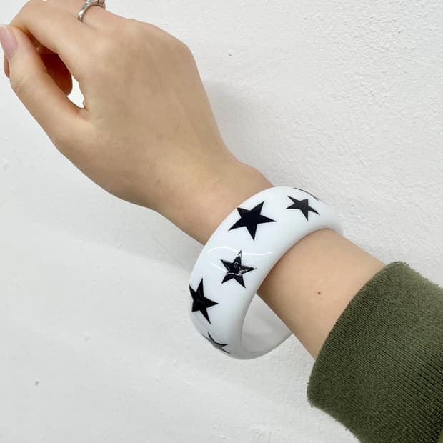 키치 스타 뱅글