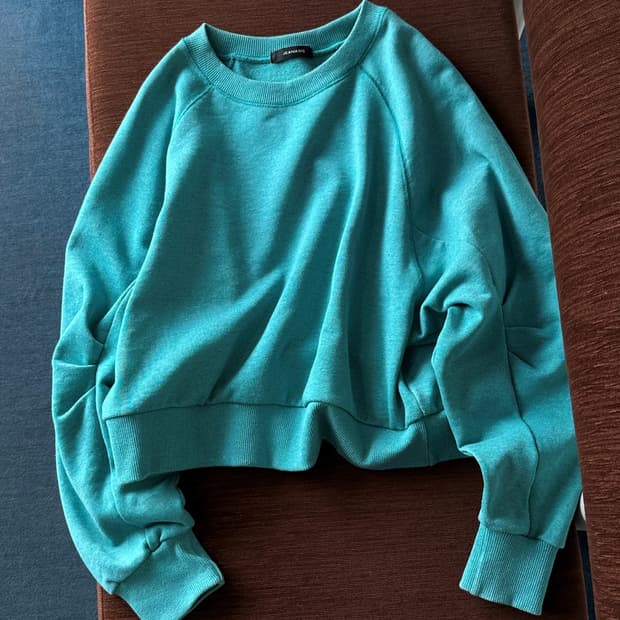Design tuck sleeve cropped sweat P/O