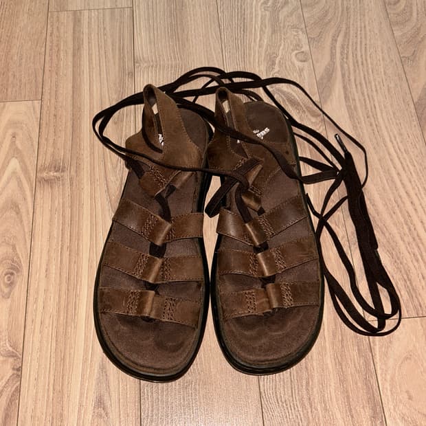 닥터마틴 샌들 크리스티나 브라운 240