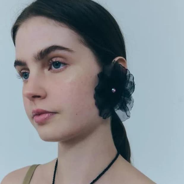 Sandy liang 샌디리앙 블랙 플라워 블러썸 이어링 귀걸이