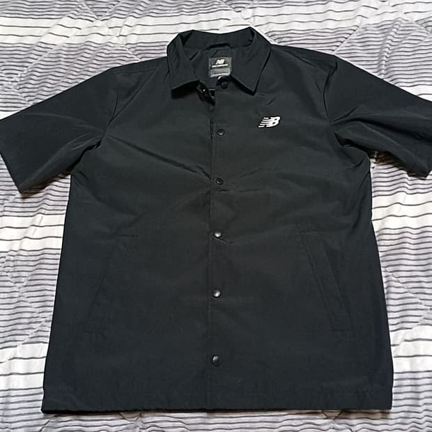 뉴발란스 반팔바람막이 100 가슴58 기장75