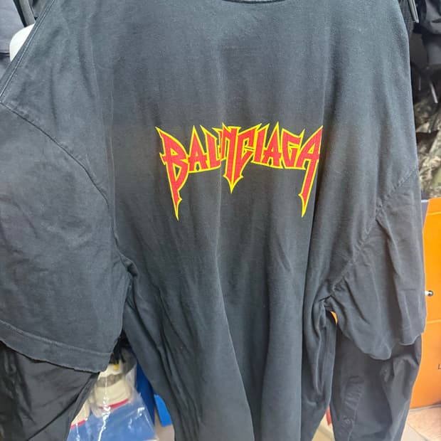 발렌시아가 메탈리카 반팔 셔츠