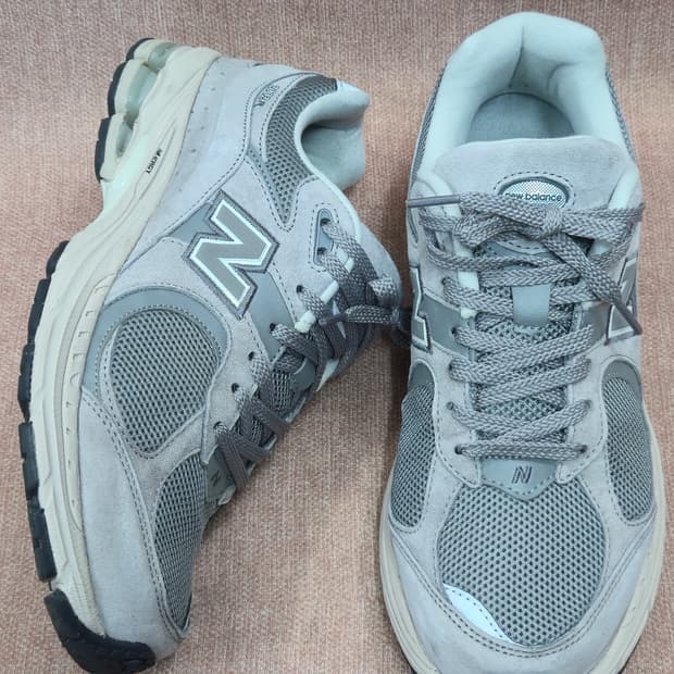 뉴발란스 270mm- 2002R 그레이 스니커즈