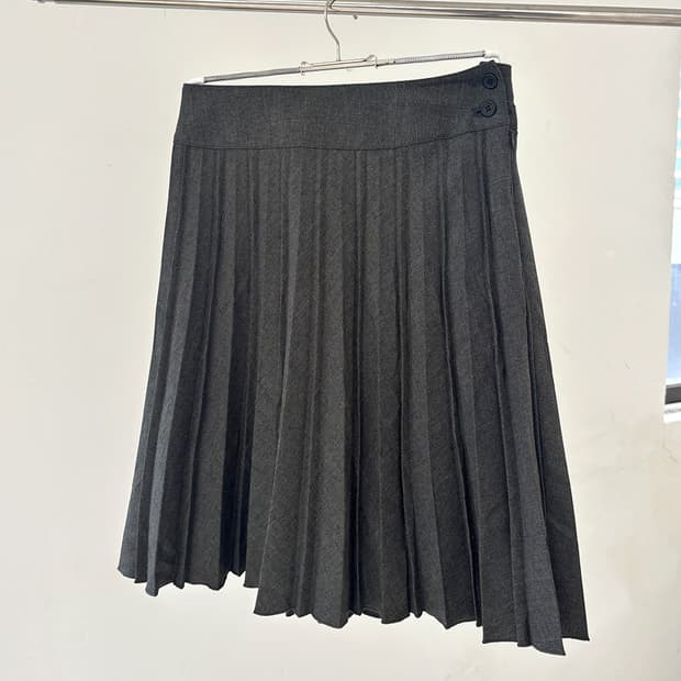 duomi two-button pleated midi skirt