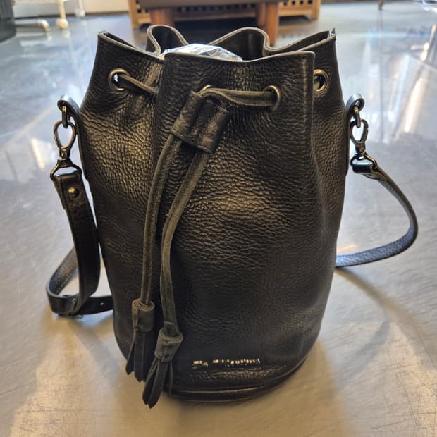 닥터마틴 레더 버킷 백