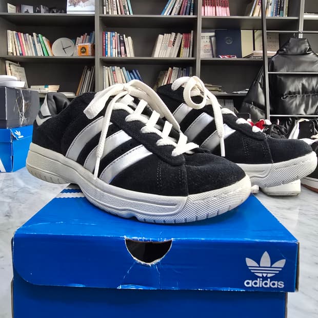 극미중고 캠퍼스x 아트모스 슈프림블랙 235