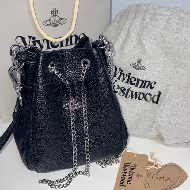 비비안 웨스트우드 조한나 버킷백 체인 크로스백 블랙