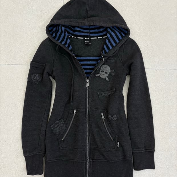 해골 패치 후드집업