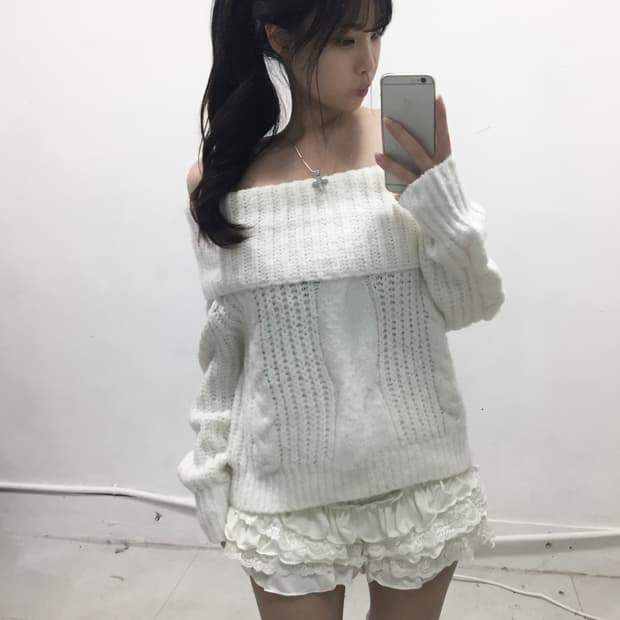 [CECIL MCBEE] 세실맥비 로걀 달천깔 오프숄더 니트