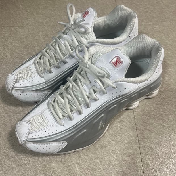 나이키 샥스 R4 화이트 브라이트 크림슨 270