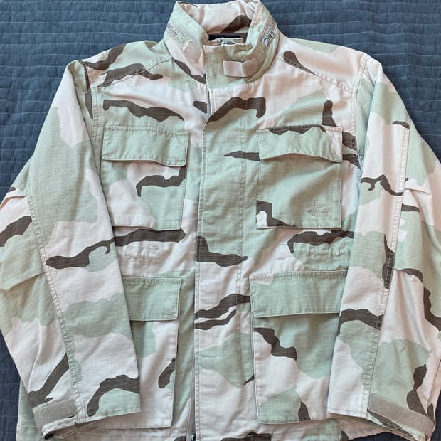 스투시 25SS M65 자켓 샌드카모