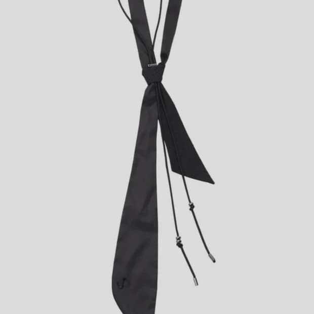 오호스 ojos 엠블럼 볼로 넥타이 세트 블랙