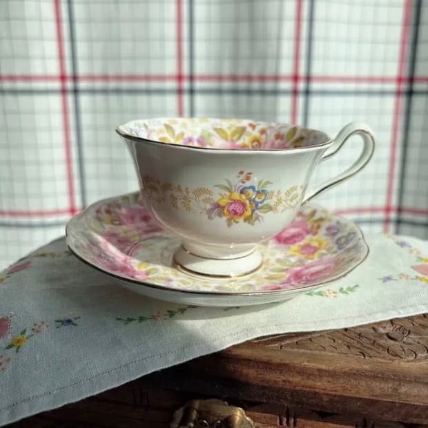 1940s 영국 빈티지 로얄알버트 세레나 에이본 쉐입 티잔 듀오